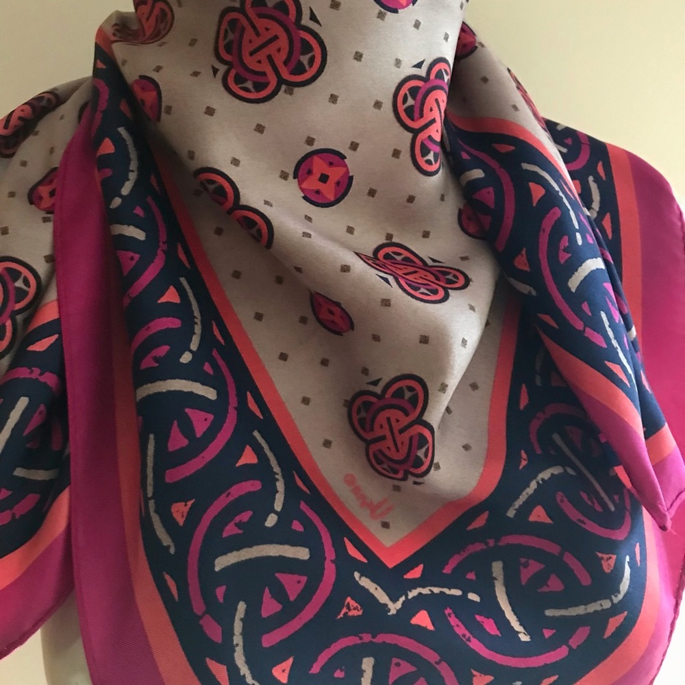 VERA. Vibrant vintage silk scarf